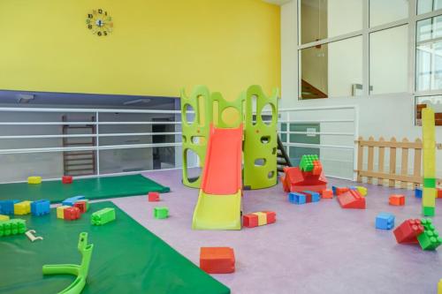 Kelab kanak-kanak di Apartment in 4 residence with heated swimming pool parking