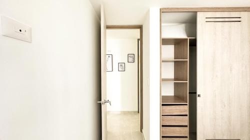 an open door to a room with a closet at Apartamentos en Club Residencial in Ibagué