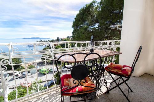 Studio apartment Karin in center, with terrace and spectacular sea view