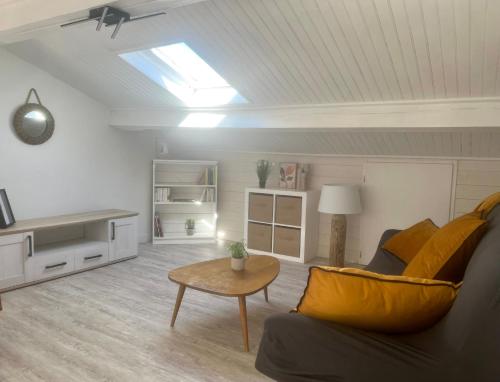 Photo de la galerie de l'établissement Joli appartement avec vue mer LES 10 GOELETTES, à Fleury