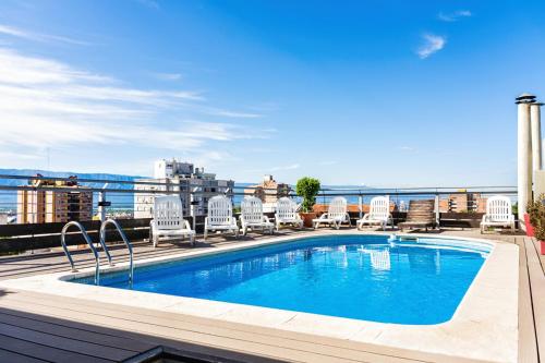a swimming pool on the roof of a building at Amérian Catamarca in San Fernando del Valle de Catamarca