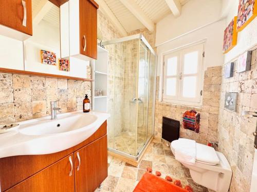 Koupelna v ubytování Alaçatı Köyiçi Agrilia House