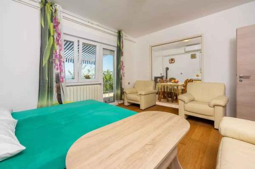 Apartment in Crikvenica 13715