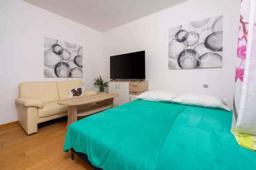 Apartment in Crikvenica 13715