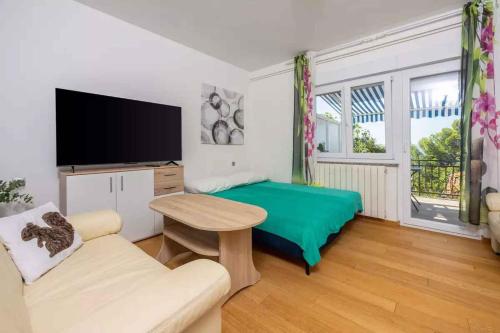 Apartment in Crikvenica 13715