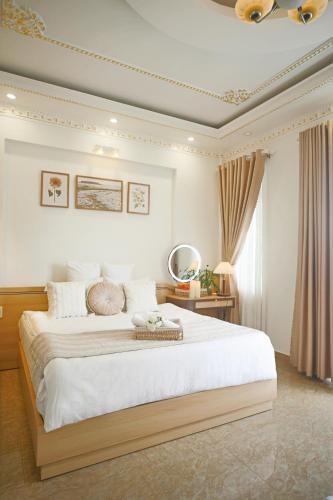 a bedroom with a large bed and a ceiling at Huong Anh DaLat Palace in Da Lat