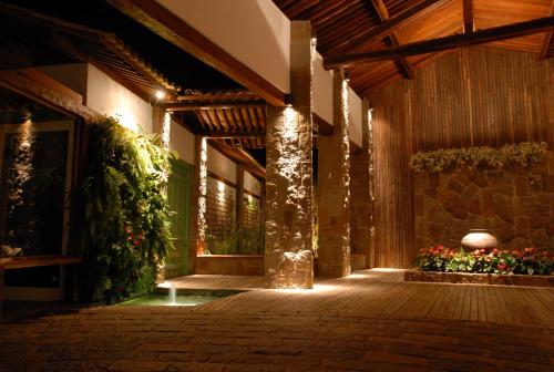 Κήπος έξω από το Lake Vilas Charm Hotel & SPA