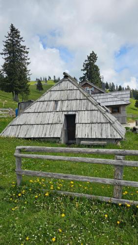 Φωτογραφία από το άλμπουμ του Koča NA PIRČO'V - Gojška planina σε Stahovica