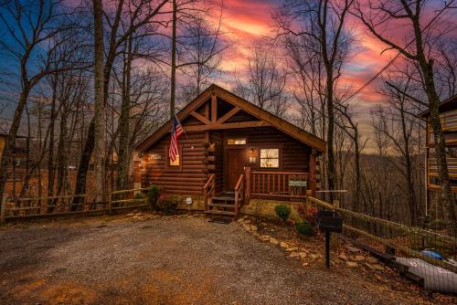 Log Cabin, Hot Tub, Fireplace, Pool Table & Views! photo 9