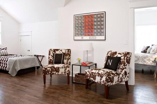 a bedroom with two chairs and a bed and a table at NEW Music Icon House in East Nashville in Nashville