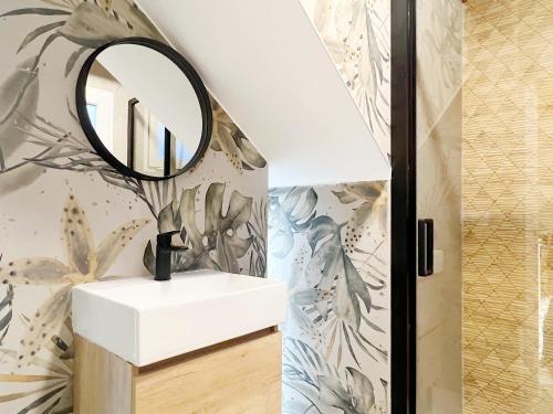 a mirror on top of a white dresser in a room at Encantador apartamento vigas de madera in Valencia
