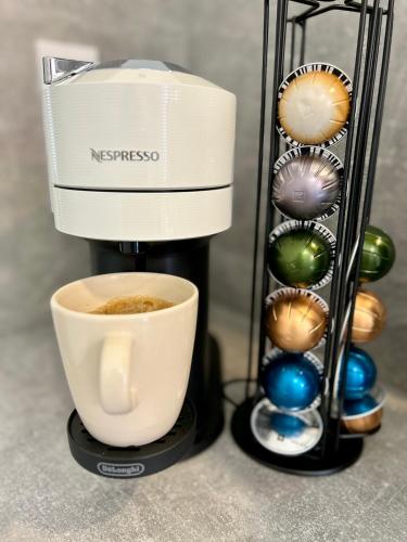 a coffee maker with a cup of coffee at KorniApartment Zentrum 2 Schlafzimmer Stellplatz in Bautzen