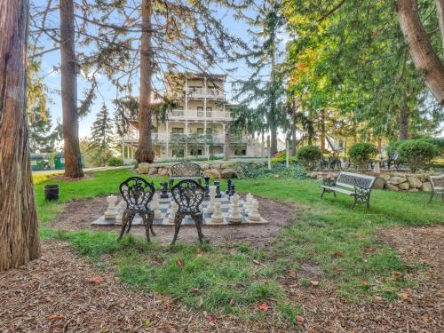 Κήπος έξω από το Victorian Inn Elkhart Lake