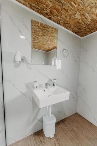 Bilik mandi di Apartmani Rosa