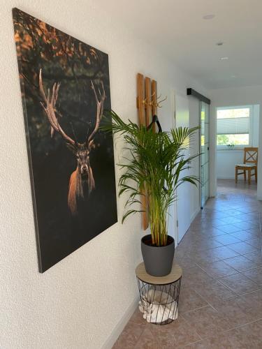 a painting of a deer hanging on a wall at Ferienwohnung Müsen, nah an der Natur in Hilchenbach