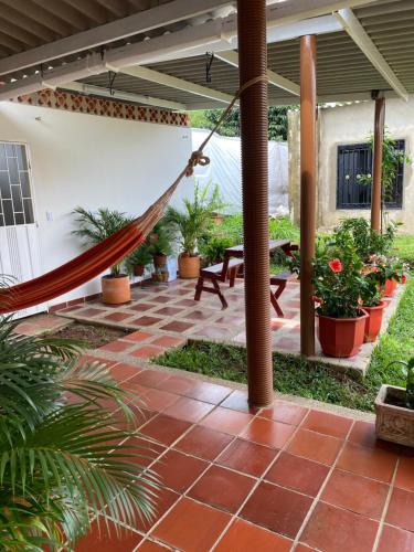 Taman di luar La Casa de Luzma