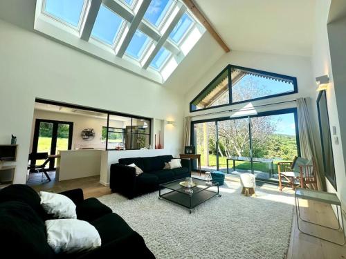 Maison moderne avec vue imprenable - 5min du lac