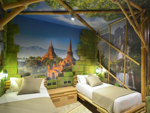 Postel nebo postele na pokoji v ubytování Gardaland Adventure Hotel