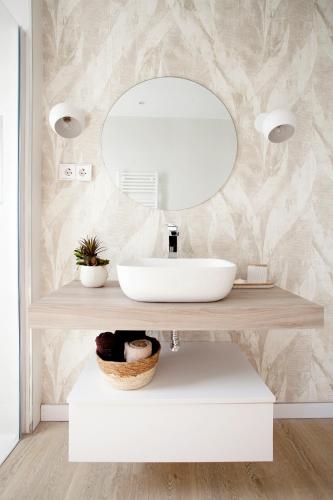 a bathroom with a sink and a mirror at Tu refugio junto al mar te espera in Elejalde