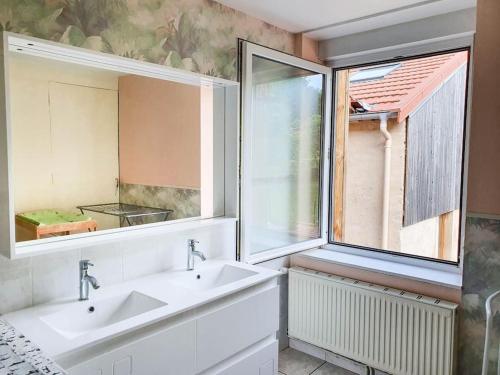 Ένα μπάνιο στο Gite de la Verrière, 12 personnes, 5 chambres