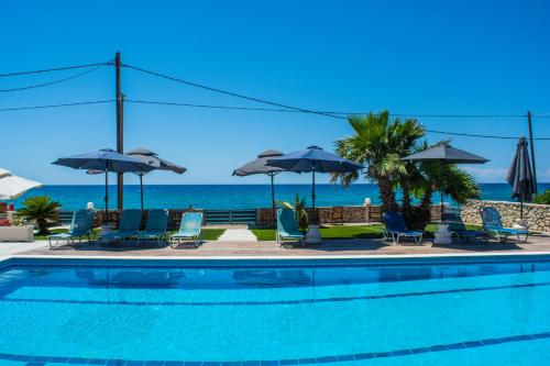Bazén v ubytování Fanis seafront apartments nebo v jeho okolí