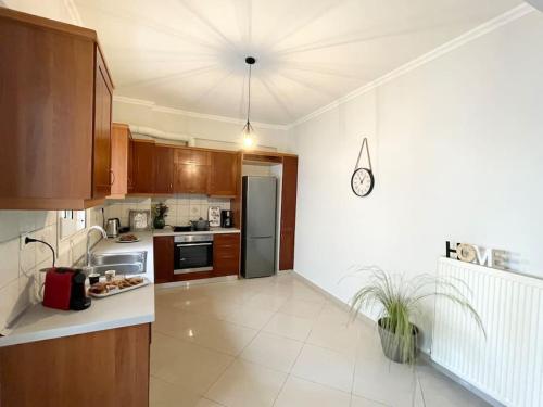 Nhà bếp/bếp nhỏ tại Thali central apartment with parking