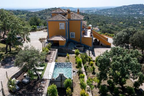 an aerial view of a house with a swimming pool at AL Monte Lusitano in Loulé