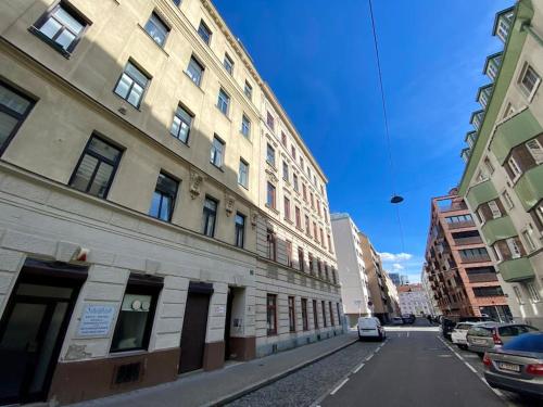 Modern flat with great location for longer stays
