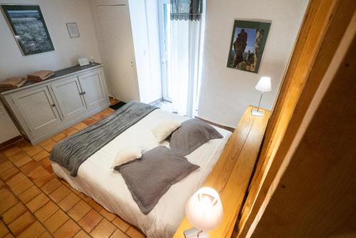 a bedroom with a large bed and a window at Le Pailler Chambres D'hôtes Restaurant Gîte piscine & spa in Verrières
