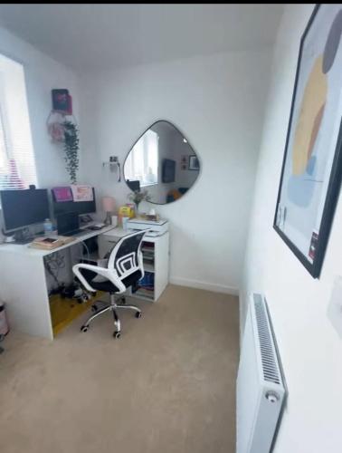 an office with a desk with a chair and a mirror at Comfortable double room & single room in vibrant Hatfield neighbourhood in Hatfield