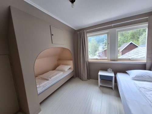 Ένα ή περισσότερα κρεβάτια σε δωμάτιο στο Hus i Stryn
