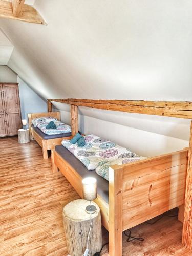 two bunk beds in a room with wooden floors at Chaloupka pod lípou in Malé Svatoňovice