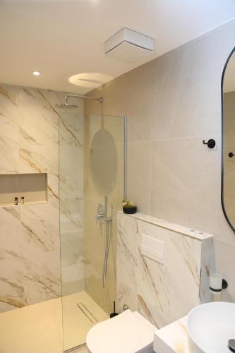 Ein Badezimmer in der Unterkunft Z art Hotel