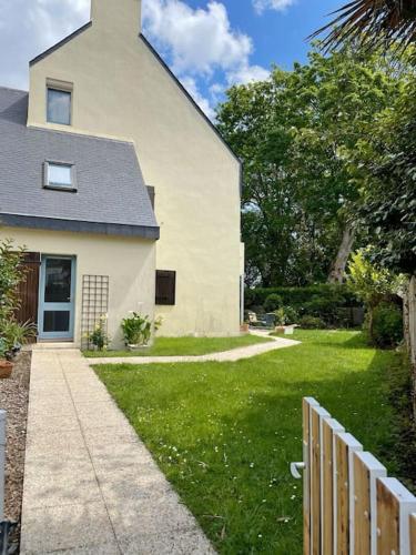 Jardin, plage et commerce à 200m