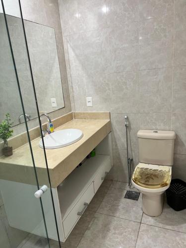 A bathroom at House TT do Vidigal