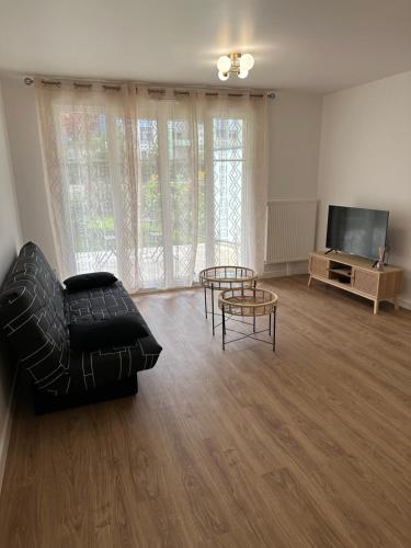 Photo de la galerie de l'établissement Appartement 2 pièces neuf avec sont jardin privé, à Franconville