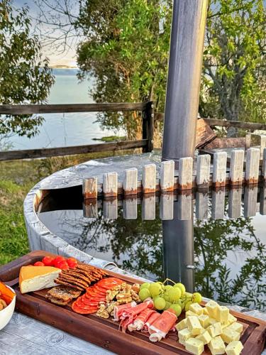 Fotografie z fotogalerie ubytování Orilla de Lago con Hot Tub, parrilla y vistas v destinaci Puyehue