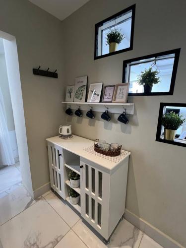 a corner of a room with a table and some shelves at فيلا اورنيلا in Al Hada