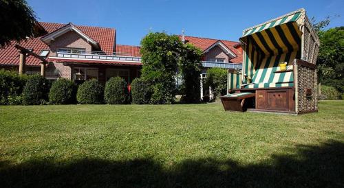 Un jardín fuera de Hotel Waldblick Deppe