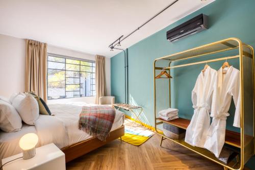 a bedroom with a bed and a blue wall at Casa Miravalle in Mexico City