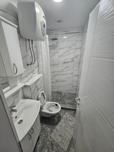 Ένα μπάνιο στο Apartmani gradina Tuzla