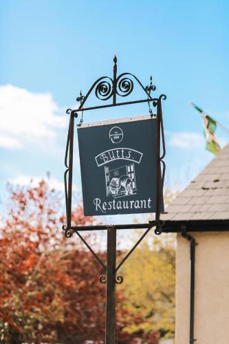 The Butterleigh Innに飾ってある許可証、賞状、看板またはその他の書類