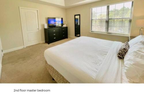 Spacious & Cozy Home- Near all Disney Parks photo 3
