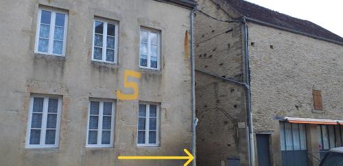 a building with a letter s on the side of it at Studio Zoé in Saint-Père