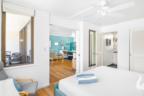 Waikiki Beach Ocean View King Bed & Free Parking_2