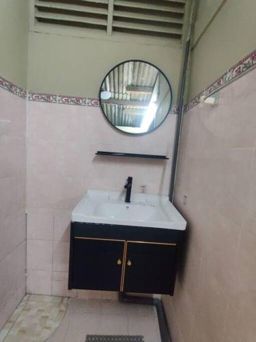 a bathroom with a sink and a mirror at Homestay Noorjan in Bagan Datoh