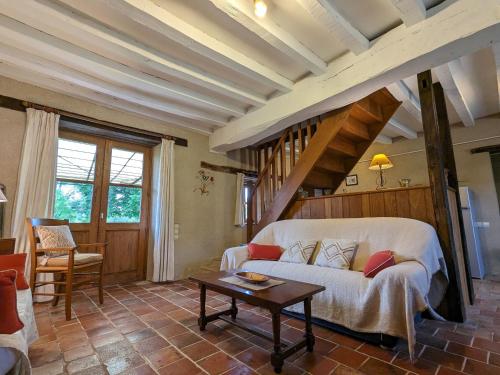 Photo de la galerie de l'établissement Charmante maison restaurée avec jardin, étang privé et terrasse au cœur du Berry - FR-1-591-11, à Bélâbre