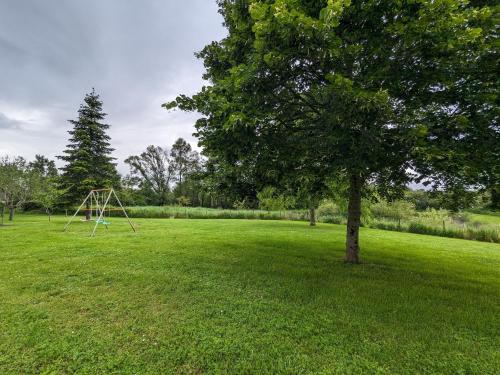 Photo de la galerie de l'établissement Charmante maison restaurée avec jardin, étang privé et terrasse au cœur du Berry - FR-1-591-11, à Bélâbre