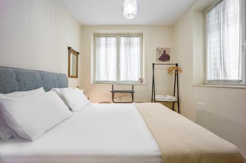 Posteľ alebo postele v izbe v ubytovaní Bentzi...Boutique Apartment 1, Classic Double with kitchenette, 2 Guests