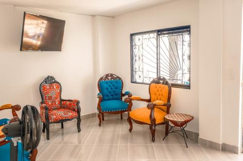 a room with different chairs and a window at Casa Finca La Nana in San Jerónimo